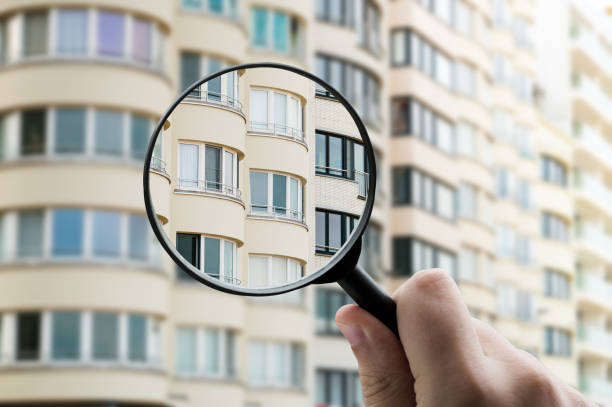 Avant toute décision, il faut bien comprendre les spécificités de chaque régime. Le régime micro-foncier est réservé aux propriétaires