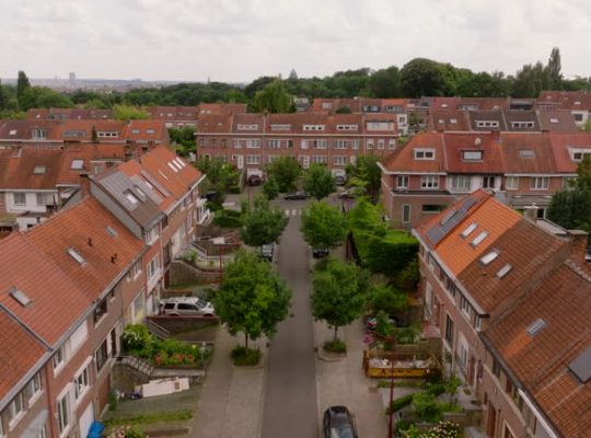 En 2025, la taxe foncière reste un impôt local incontournable. En effet, elle concerne tous les propriétaires, qu'ils soient