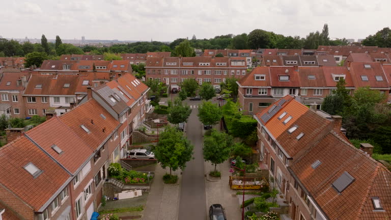 En 2025, la taxe foncière reste un impôt local incontournable. En effet, elle concerne tous les propriétaires, qu'ils soient