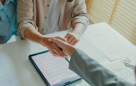 La plus-value immobilière représente le gain réalisé lors de la vente d’un bien immobilier. En effet, elle correspond à la différence