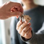 Faut-il privilégier l’immobilier locatif ou le placement financier ?