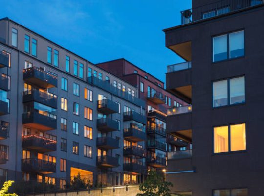 Optimiser la fiscalité immobilière pour un expatrié demande une stratégie claire. En effet, les résidents fiscaux à l’étranger