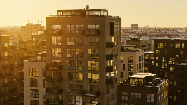 La vente immobilière est souvent synonyme de bénéfices pour le vendeur. Cependant, elle s’accompagne aussi de diverses taxes.