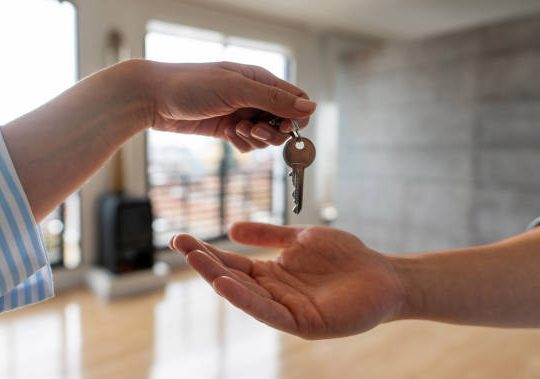 Déclarer correctement les revenus issus d’un bien immobilier est essentiel. En effet, chaque année, les propriétaires doivent