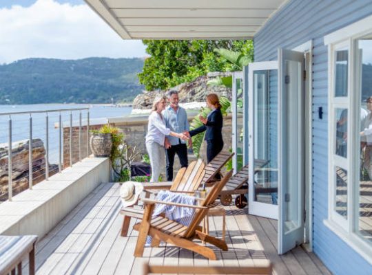 Vendre un bien prend du temps. En effet, le délai de vente immobilier dépend de plusieurs facteurs. D’abord, il varie selon