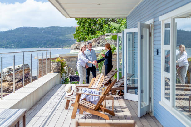 Vendre un bien prend du temps. En effet, le délai de vente immobilier dépend de plusieurs facteurs. D’abord, il varie selon