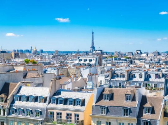 Fixer un prix pour une location meublée touristique exige une analyse précise. D’abord, il faut connaître la valeur du marché local.
