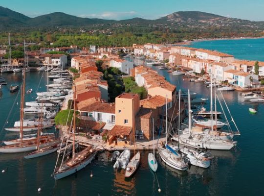 La location meublée touristique suit un cadre légal précis. Elle s’adresse aux touristes pour des séjours de courte durée. Vous devez