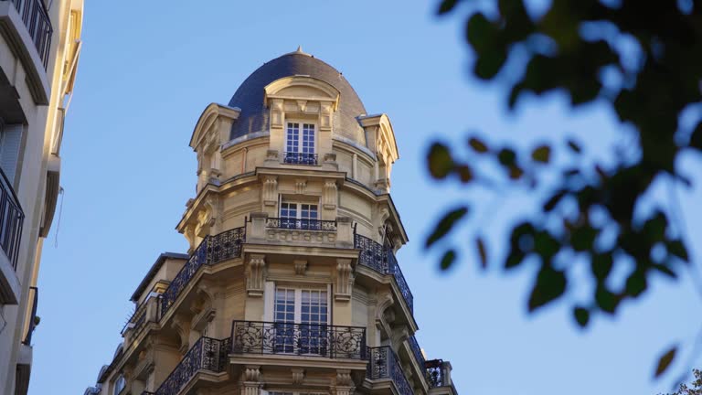 Airbnb domine le marché de la location meublée touristique. La plateforme propose une interface simple pour les hôtes comme