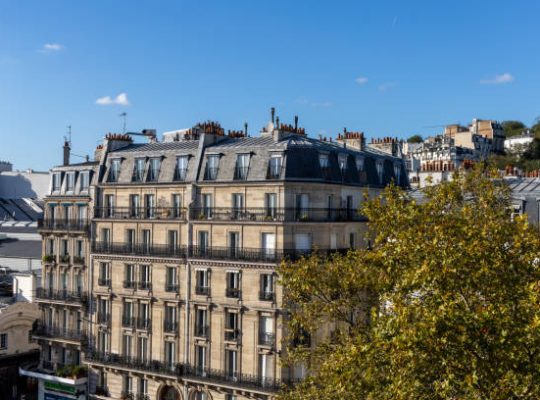 La location meublée touristique concerne un bien loué pour de courtes durées à des voyageurs. Cela concerne souvent des résidences